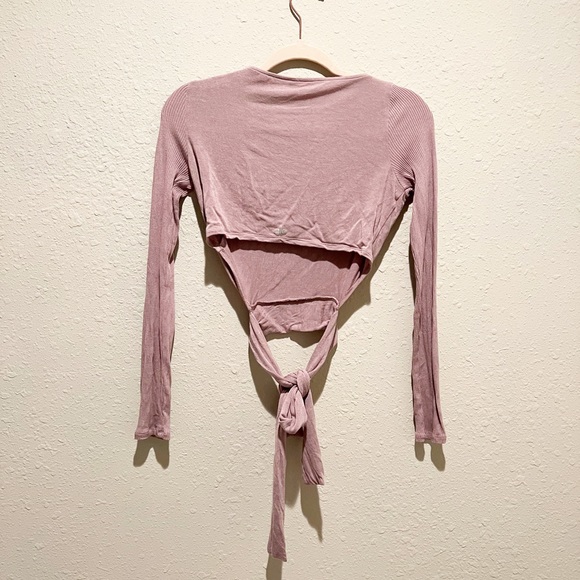 Alo Yoga Barre Long Sleeve Tie-Waist Crop Top Mauve Pink Dusted Plum Medium M - Picture 3 of 8